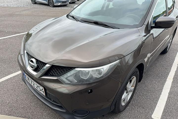 Brun Nissan Qashqai fra 2014 set udefra