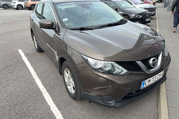 Brun Nissan Qashqai fra 2014