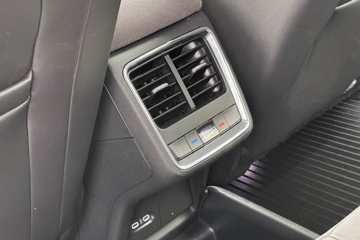 Blå Skoda Enyaq fra 2023