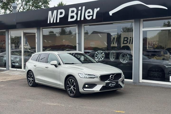 Beige Volvo V60 fra 2020 set udefra