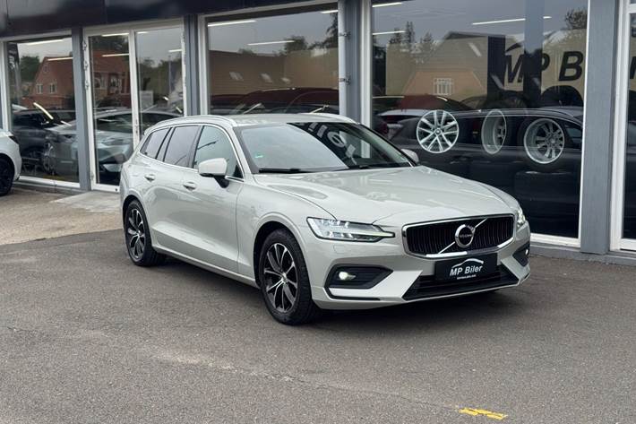 Beige Volvo V60 fra 2020