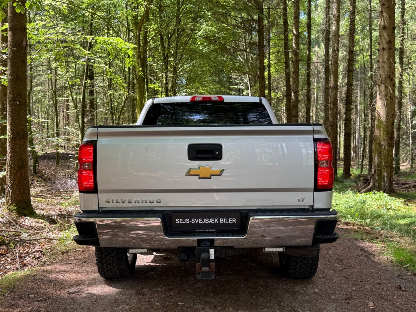 Sølv Chevrolet Silverado 1500 fra 2018 set udefra