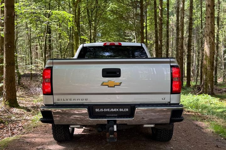 Sølv Chevrolet Silverado 1500 fra 2018 set udefra