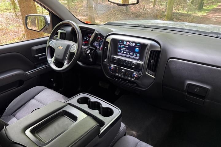 Sølv Chevrolet Silverado 1500 fra 2018