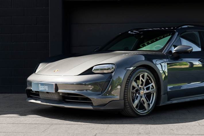 Grå Porsche Taycan 4 fra 2023