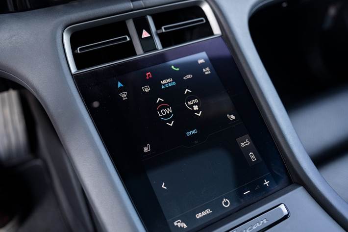 Grå Porsche Taycan 4 fra 2023