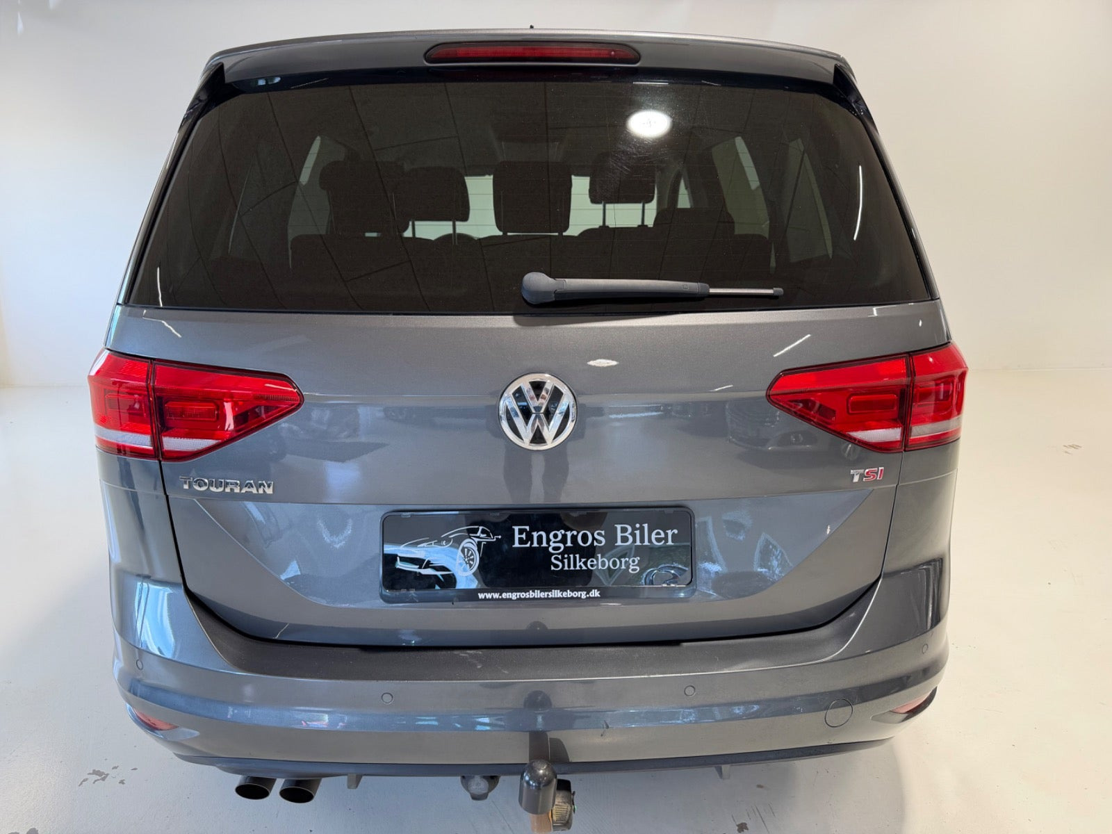 Grå VW Touran fra 2018