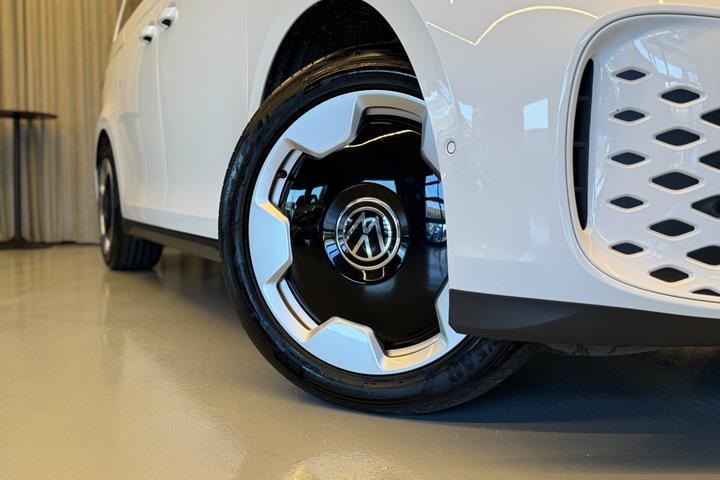 Hvid VW ID.Buzz fra 2023