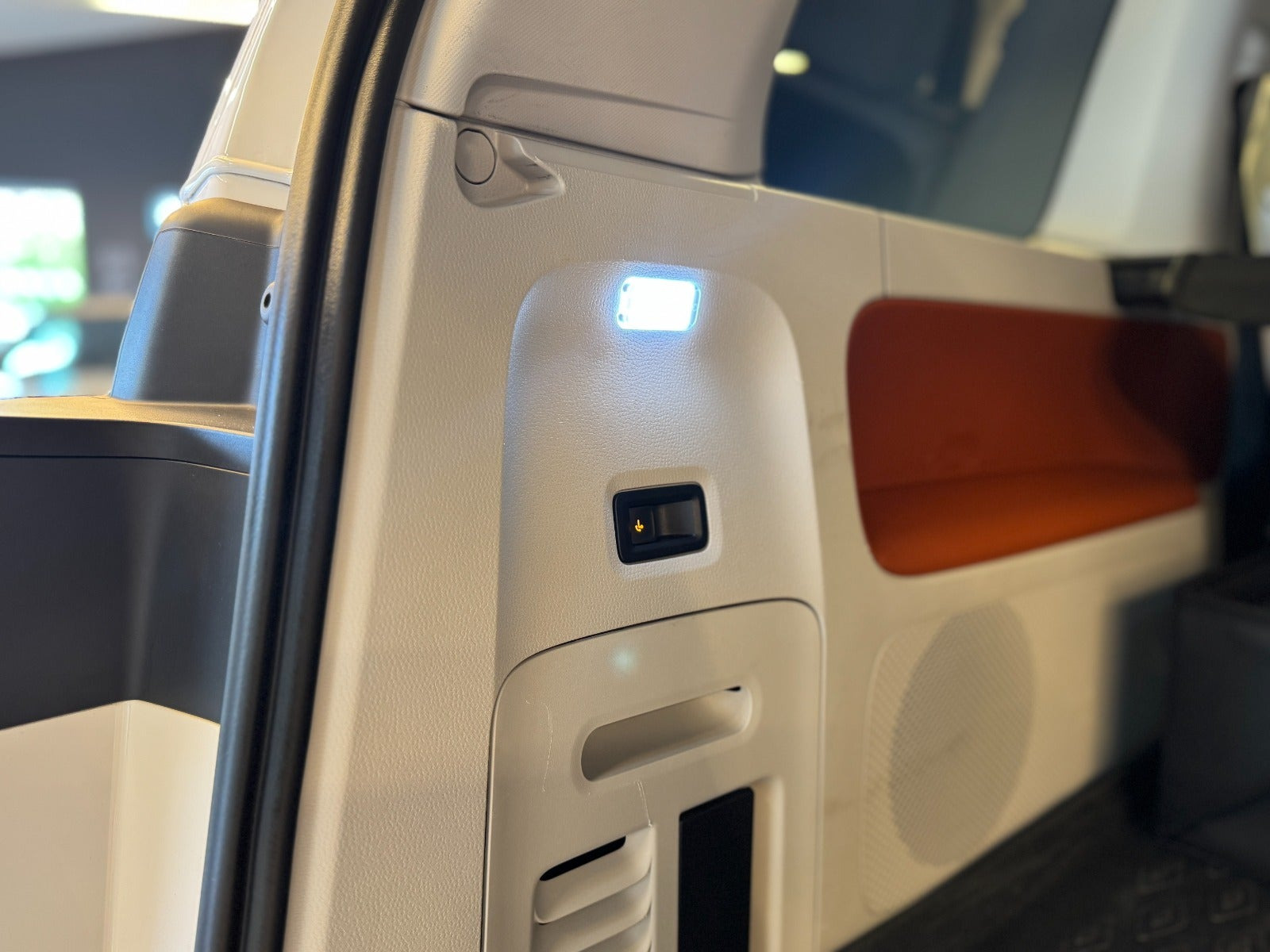 Hvid VW ID.Buzz fra 2023