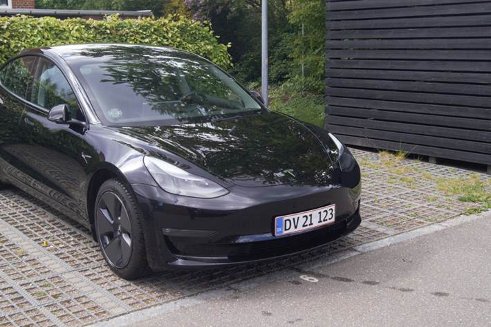 Sort Tesla Model 3 fra 2023