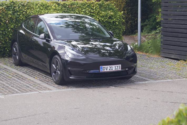 Sort Tesla Model 3 fra 2023