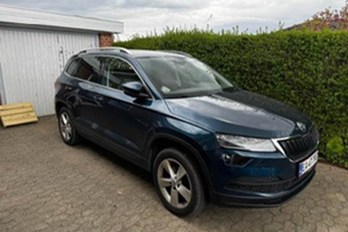 Blå Skoda Karoq fra 2021