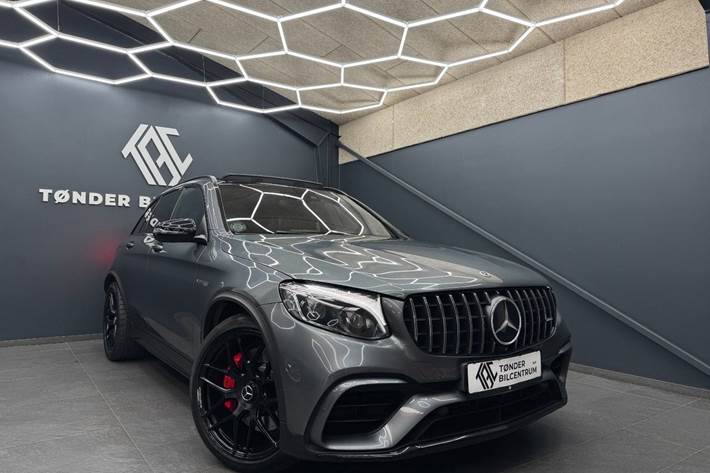 Rød Mercedes GLC63 fra 2018