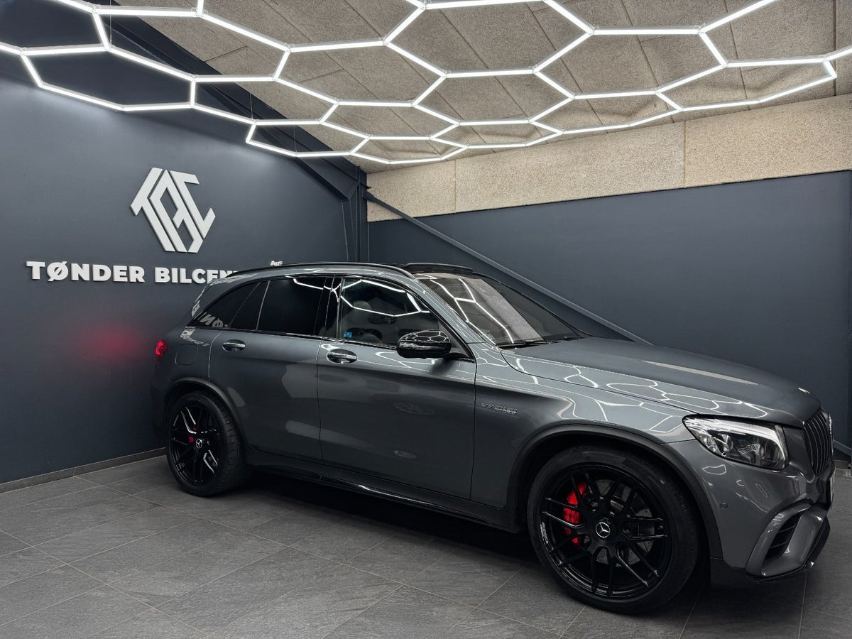Rød Mercedes GLC63 fra 2018