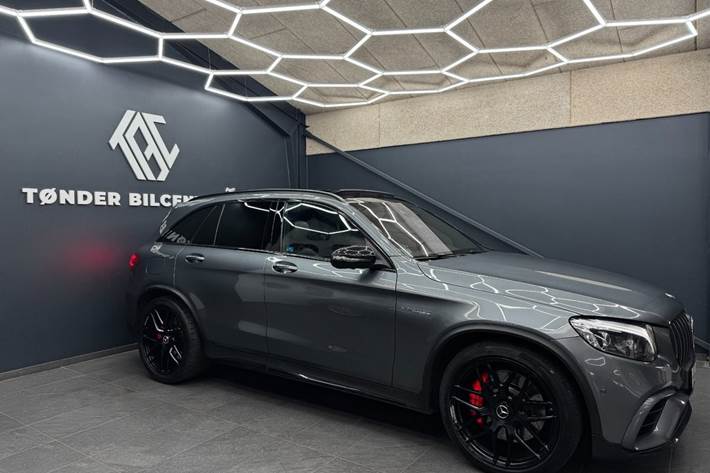 Rød Mercedes GLC63 fra 2018