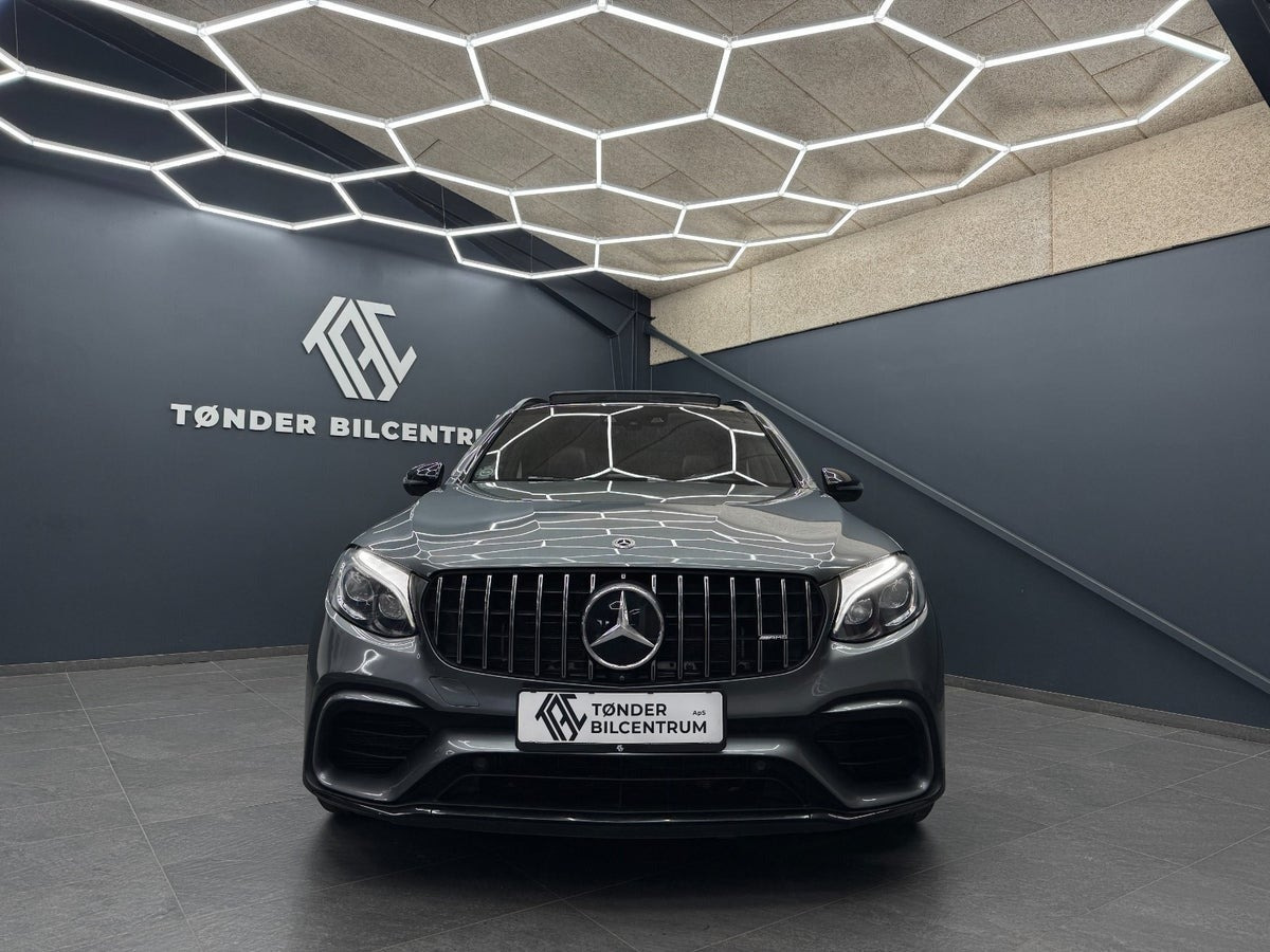 Rød Mercedes GLC63 fra 2018