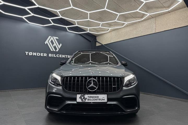 Rød Mercedes GLC63 fra 2018