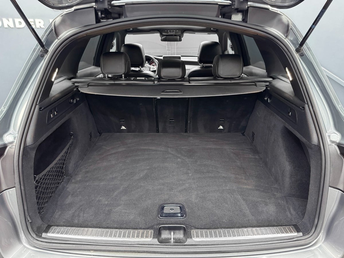 Rød Mercedes GLC63 fra 2018