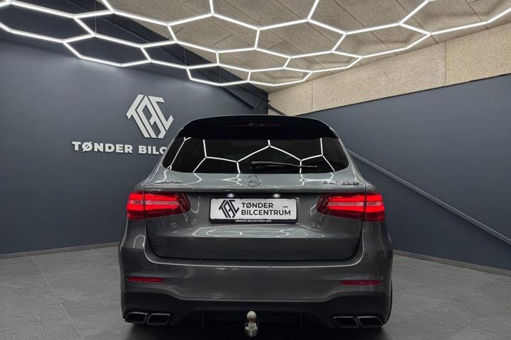 Rød Mercedes GLC63 fra 2018