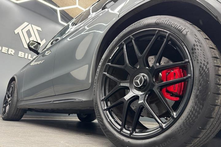 Rød Mercedes GLC63 fra 2018