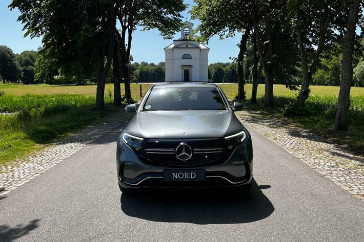 Grå Mercedes EQC400 fra 2021
