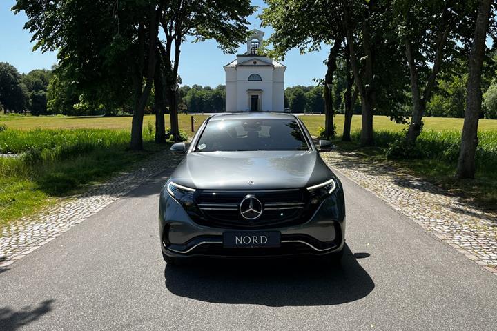 Grå Mercedes EQC400 fra 2021
