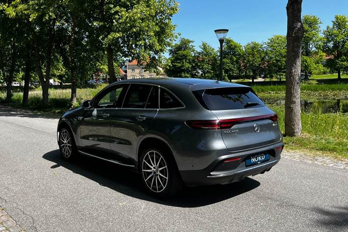 Grå Mercedes EQC400 fra 2021