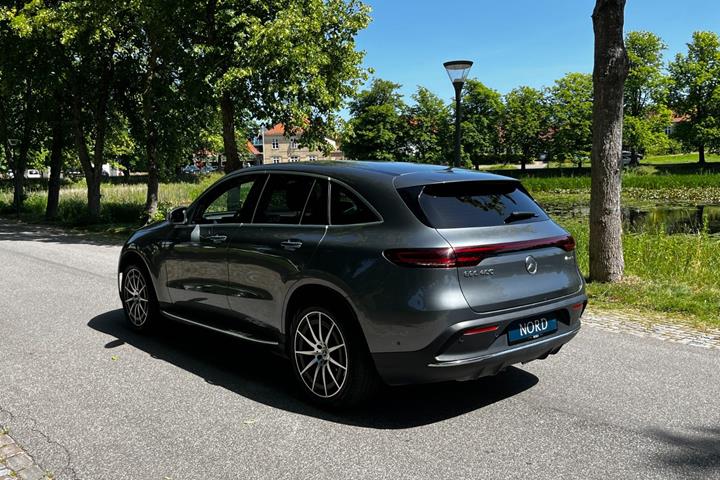 Grå Mercedes EQC400 fra 2021