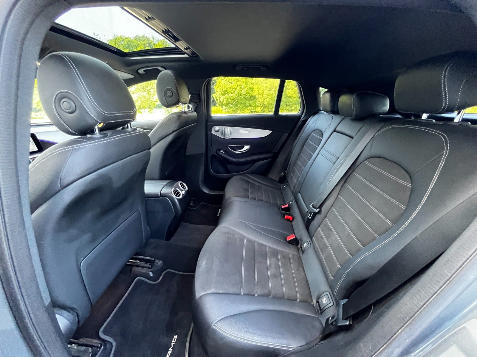 Grå Mercedes EQC400 fra 2021