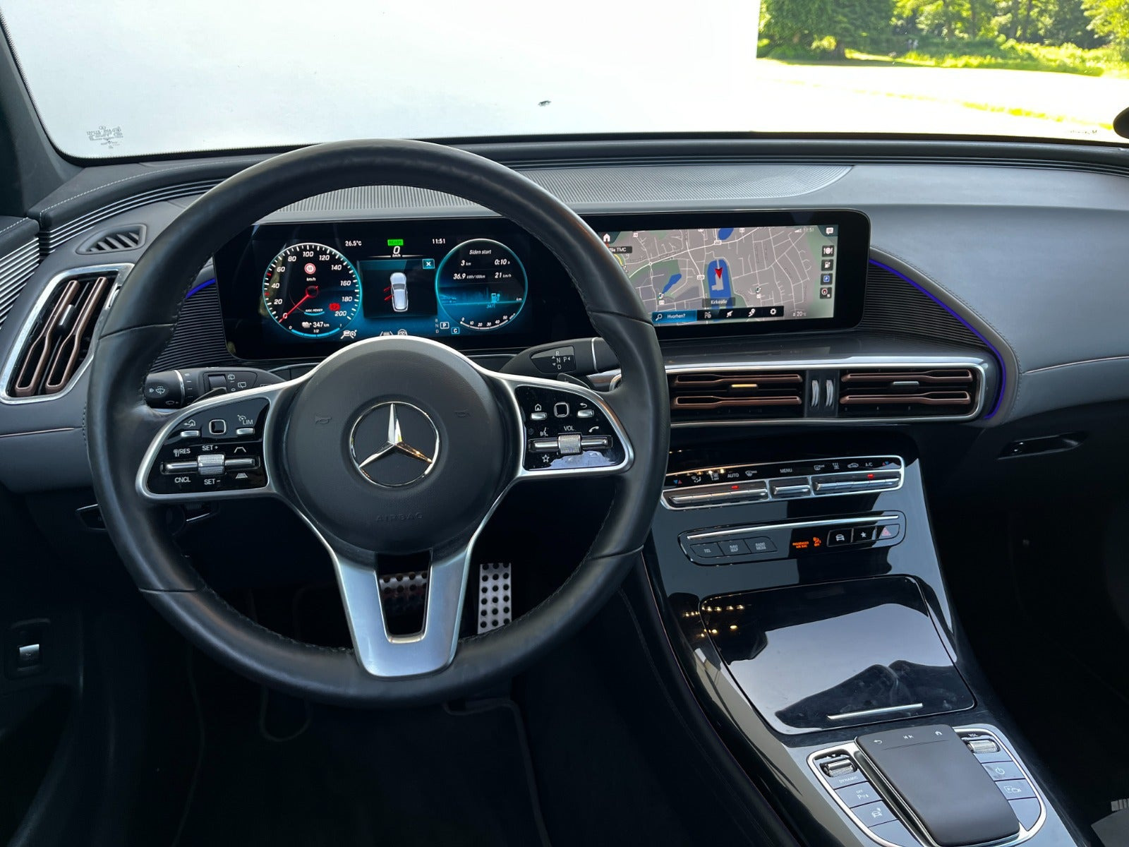 Grå Mercedes EQC400 fra 2021
