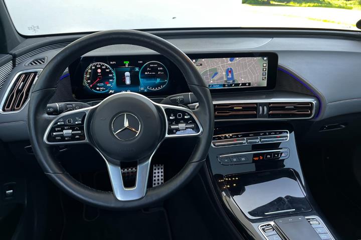 Grå Mercedes EQC400 fra 2021