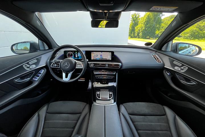 Grå Mercedes EQC400 fra 2021