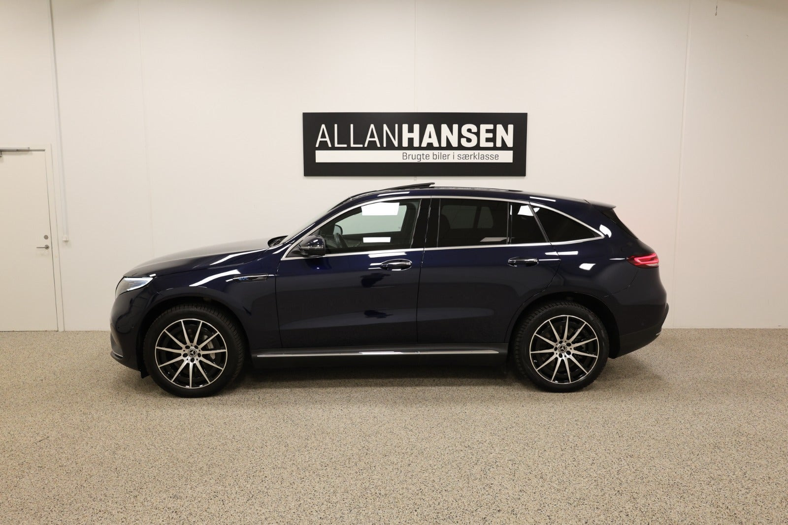 Blå Mercedes EQC400 fra 2023