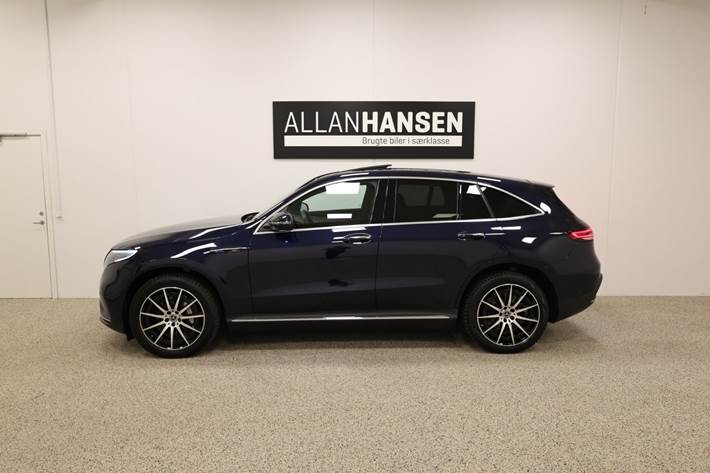 Blå Mercedes EQC400 fra 2023