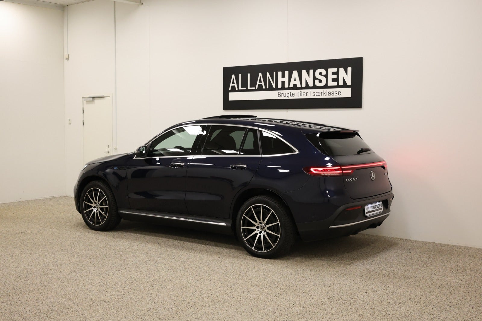 Blå Mercedes EQC400 fra 2023