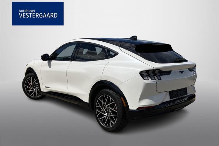Hvid Ford Mustang Mach-E fra 2021