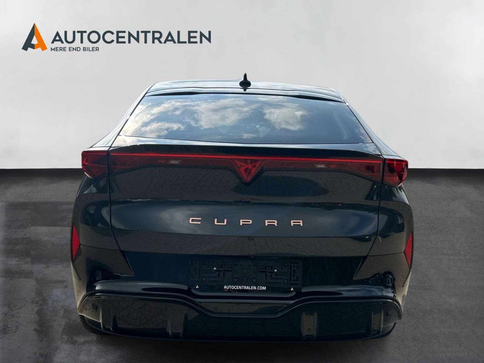 Grå Cupra Tavascan fra 2024