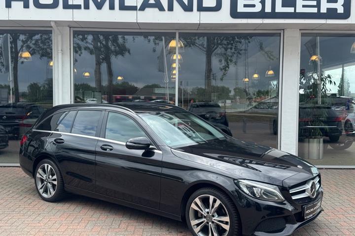 Sort Mercedes C220 d fra 2017 set udefra