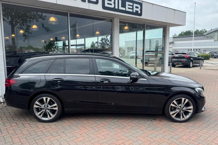 Sort Mercedes C220 d fra 2017