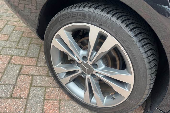 Sort Mercedes C220 d fra 2017