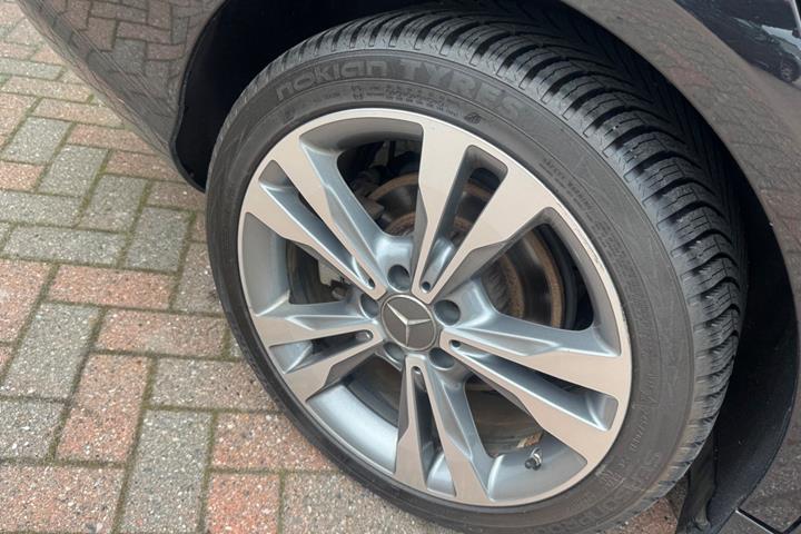 Sort Mercedes C220 d fra 2017