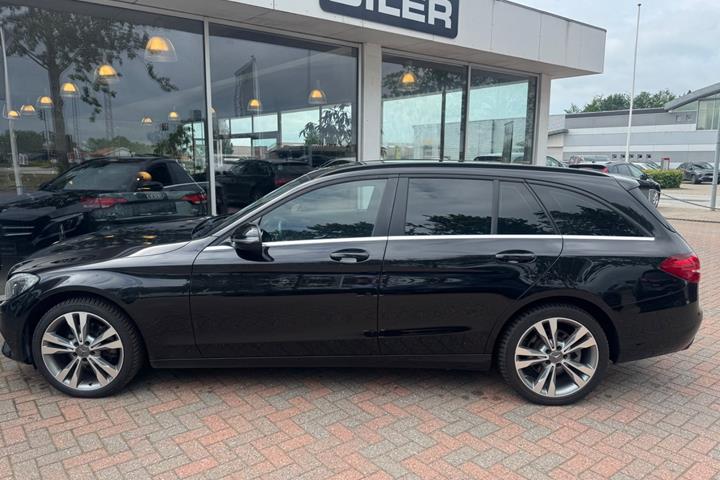 Sort Mercedes C220 d fra 2017