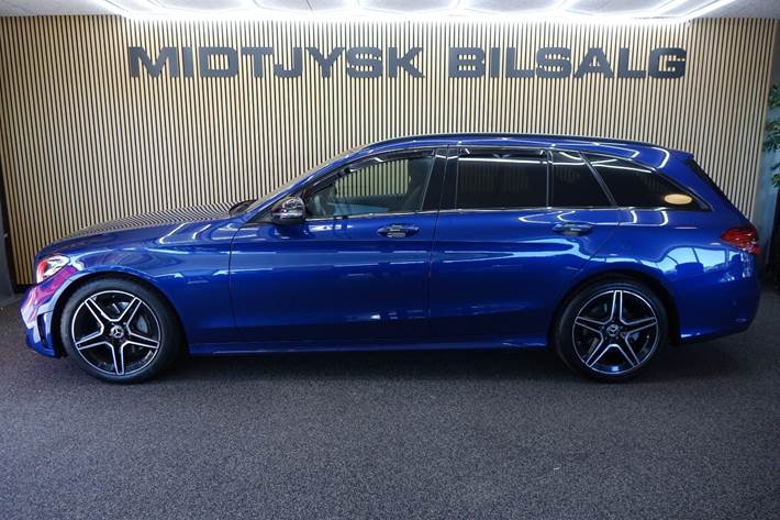 Blå Mercedes C220 d fra 2021