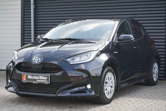 Sort Toyota Yaris fra 2021