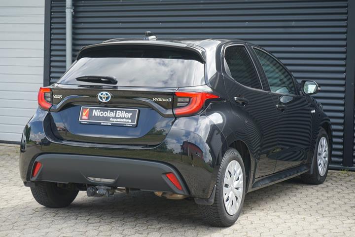 Sort Toyota Yaris fra 2021