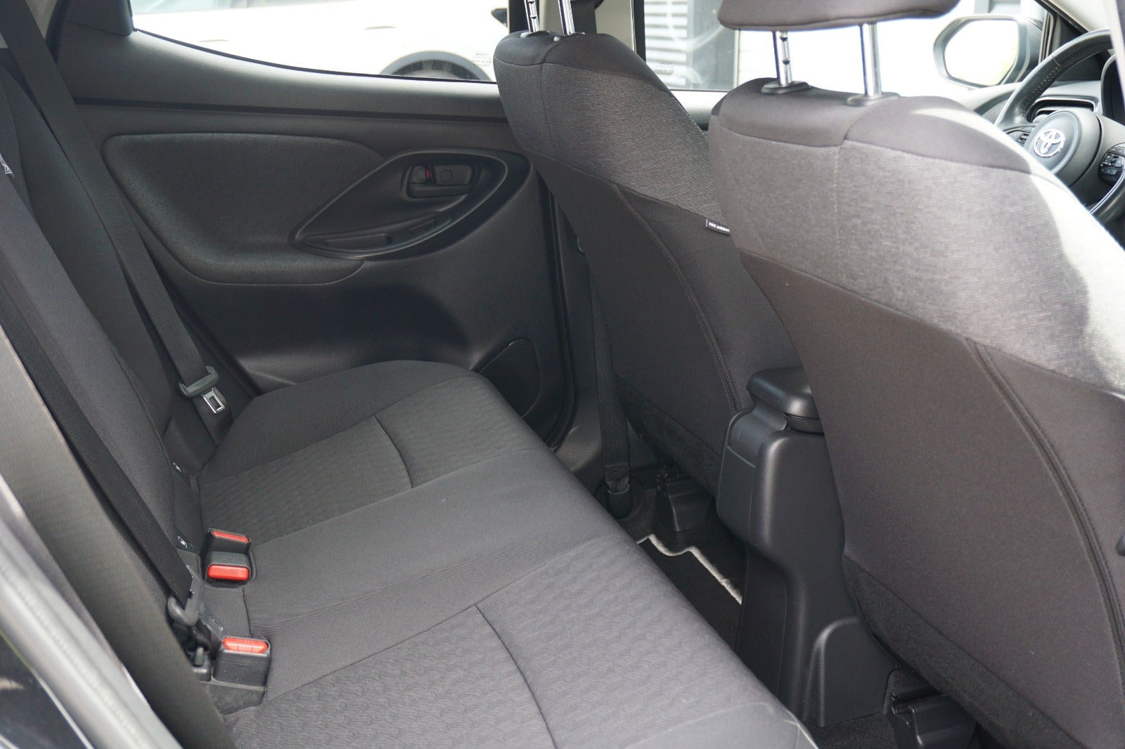 Sort Toyota Yaris fra 2021
