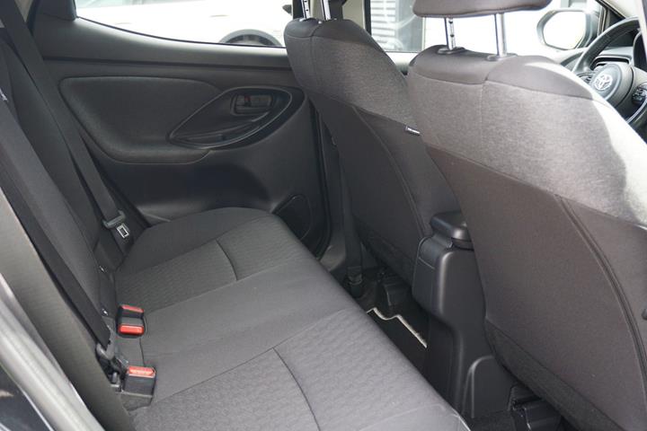 Sort Toyota Yaris fra 2021