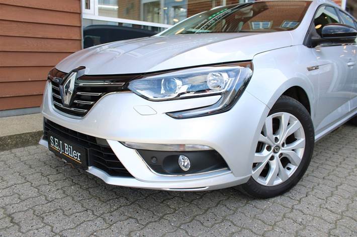 Sølv Renault Megane IV fra 2020