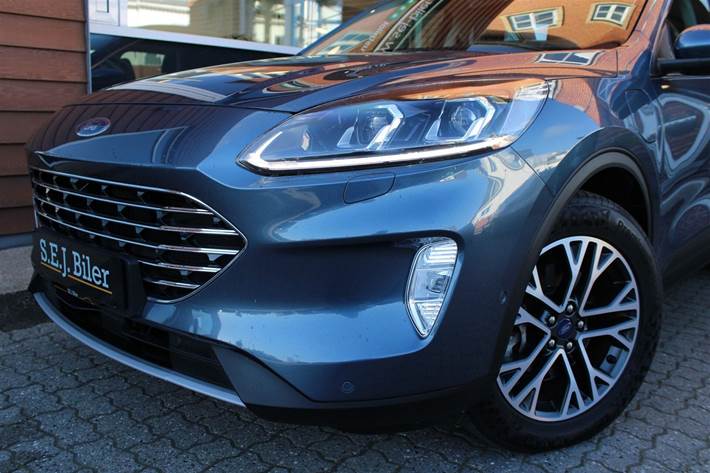 Blå Ford Kuga fra 2020