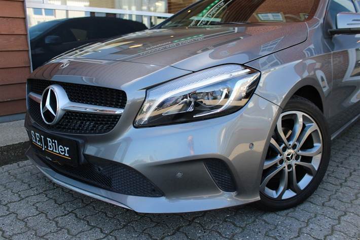 Grå Mercedes A180 d fra 2017
